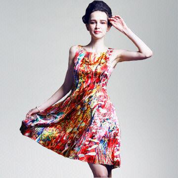 Custom digital printing in silk fabric, with fashionable design