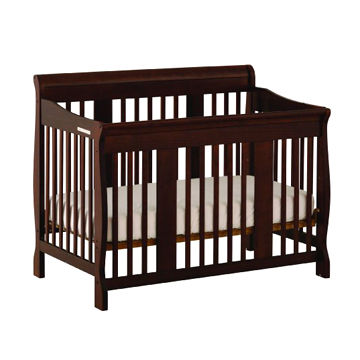 Wooden baby crib, adjustable in three different height levels