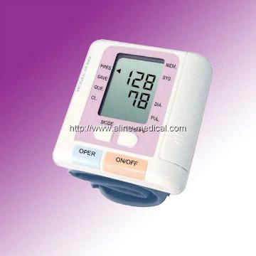 wrist type digital automatic blood pressure monitor